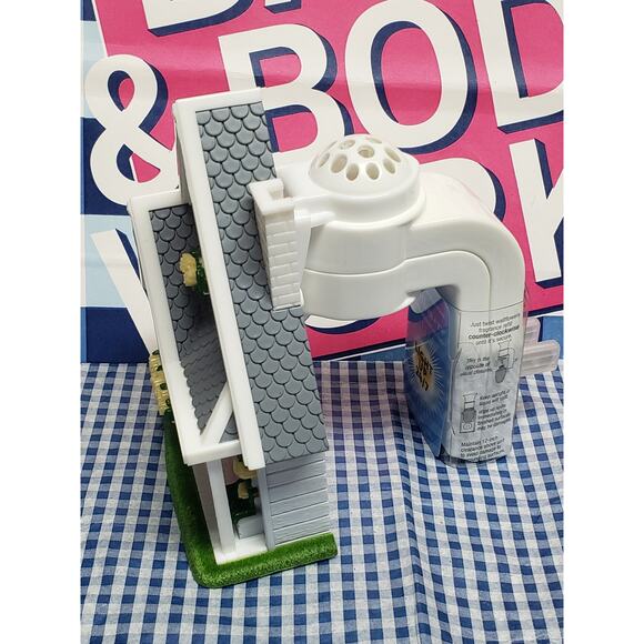 BBW Spring Flower Cottage Night Light Fragrance Wallflower Plug In w. Refill - Picture 3 of 4